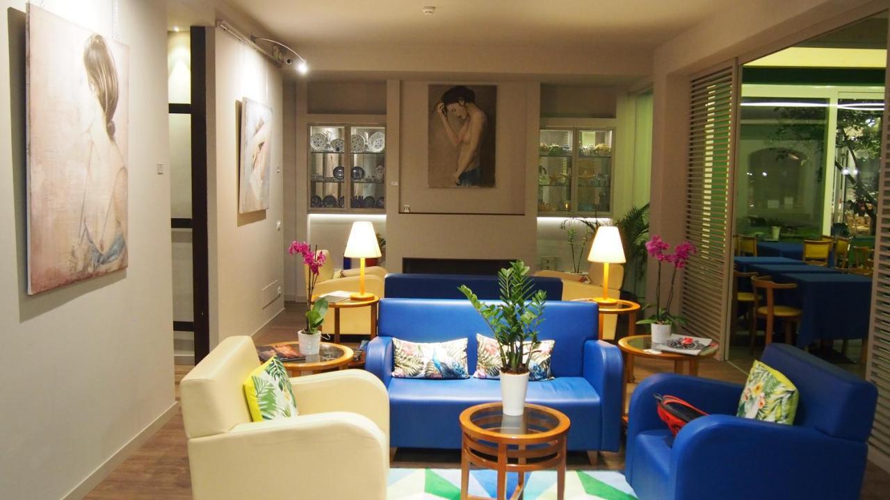 Hotel Lucerna กาส์ตีจลิโอเน เดลลา เปสกายา ภายนอก รูปภาพ